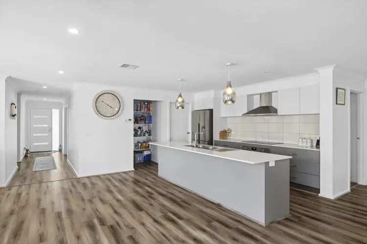Fifth view of Homely house listing, 28 Lory Circuit, Sunbury VIC 3429