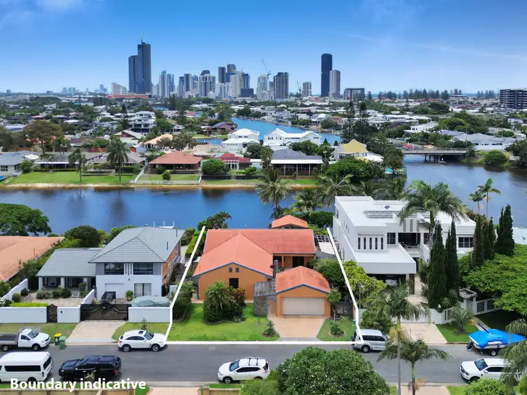 32 Weatherly Avenue, Mermaid Waters QLD 4218