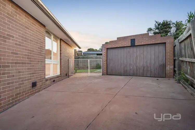 Second view of Homely house listing, 5 Glendale Place, Gladstone Park VIC 3043