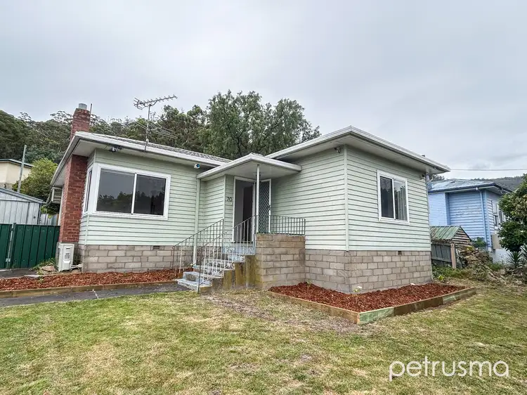 70 North Crescent
