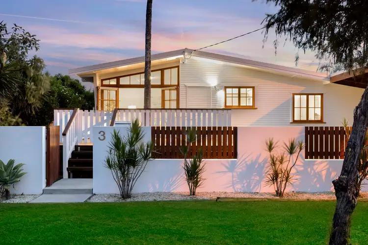 3 Ilkinia Avenue, Broadbeach Waters QLD 4218