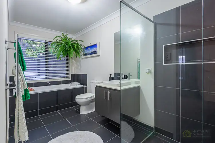 14 Adelaide Crescent