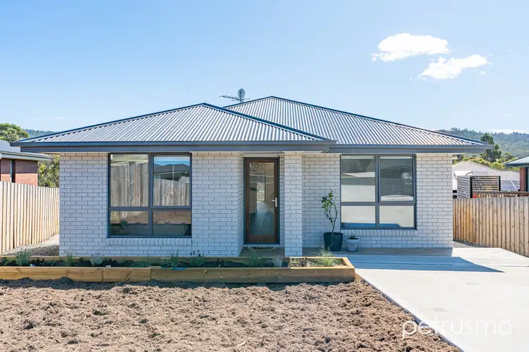 27 Vivian Drive, Rokeby TAS 7019