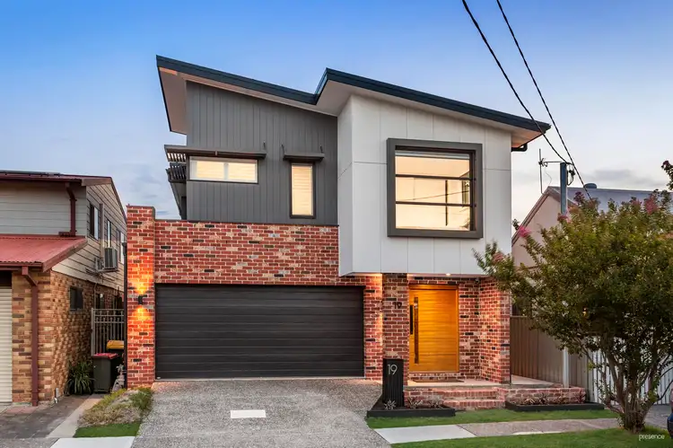 19 Gulliver Street, Hamilton NSW 2303