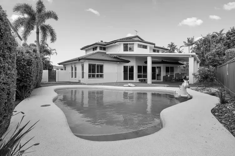 37 Holborn Crescent, Carindale QLD 4152