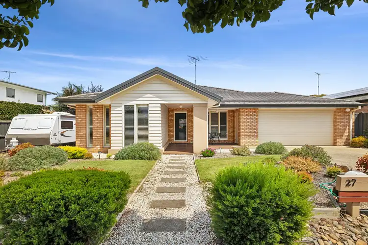 27 Centreside Drive