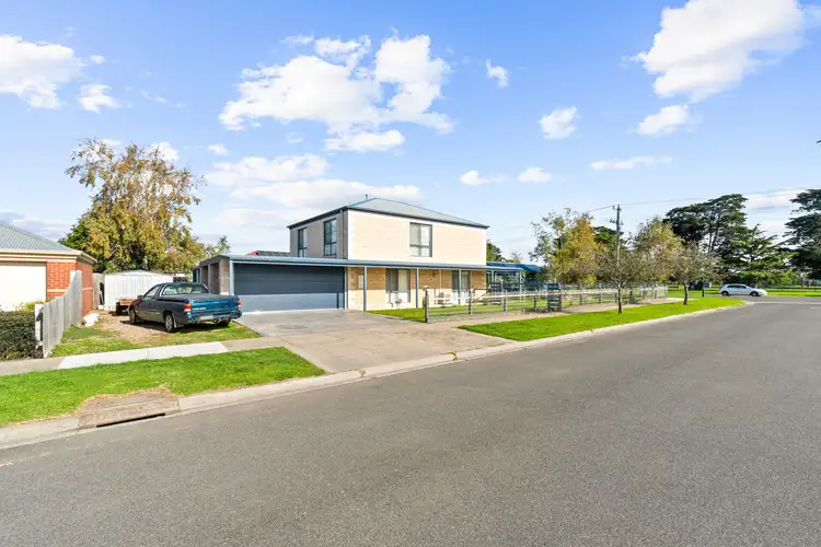 2 Greenaway Court, Sale VIC 3850