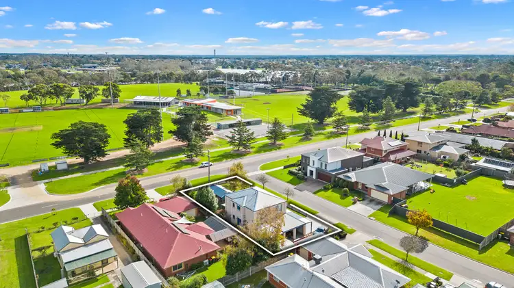 Second view of Homely house listing, 2 Greenaway Court, Sale VIC 3850