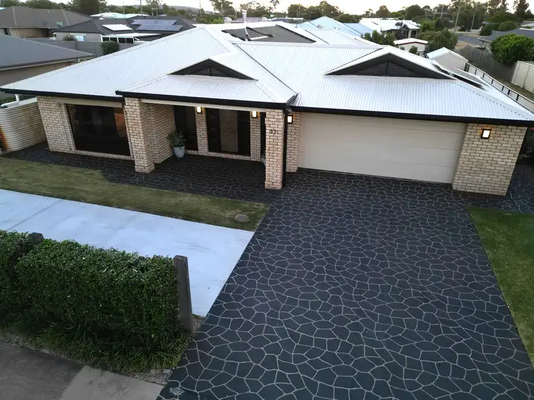 37 Berghofer Drive, Oakey QLD 4401
