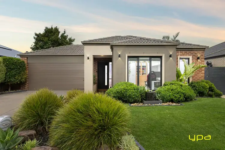 16 Lisa Avenue, Pakenham VIC 3810