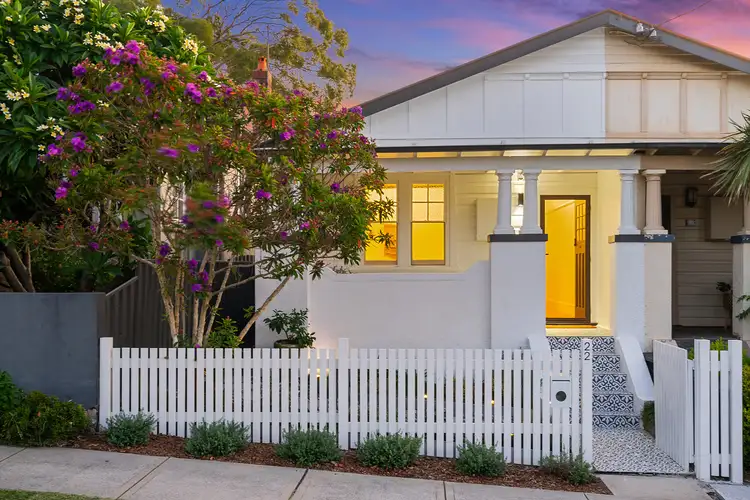 22 Swan Street, Cooks Hill NSW 2300