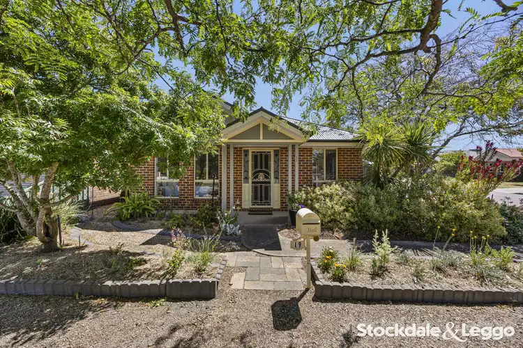 19 Elstead Way, Lake Gardens VIC 3355