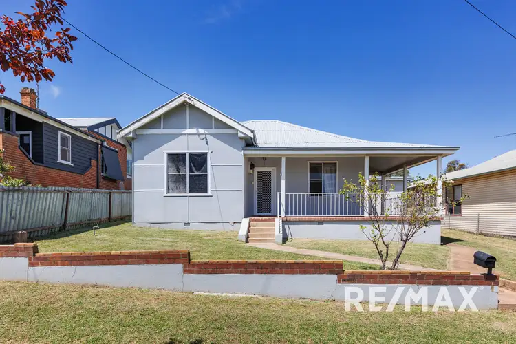 60 Commins  Street, Junee NSW 2663