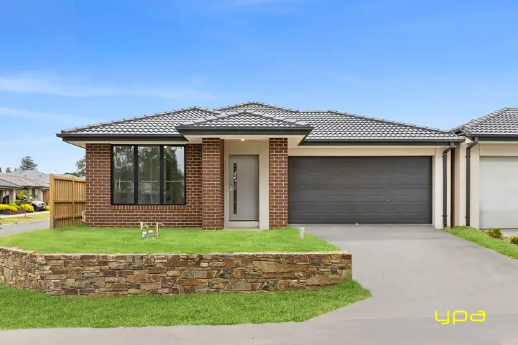11 Mcgeown Circuit, Cranbourne VIC 3977