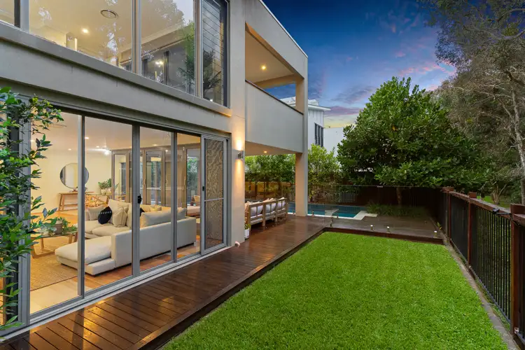 52 Boardrider Crescent