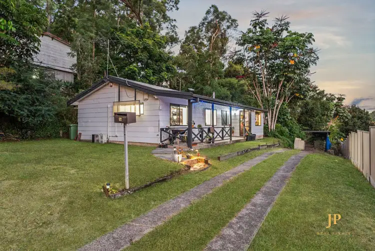 16 Tecoma Street