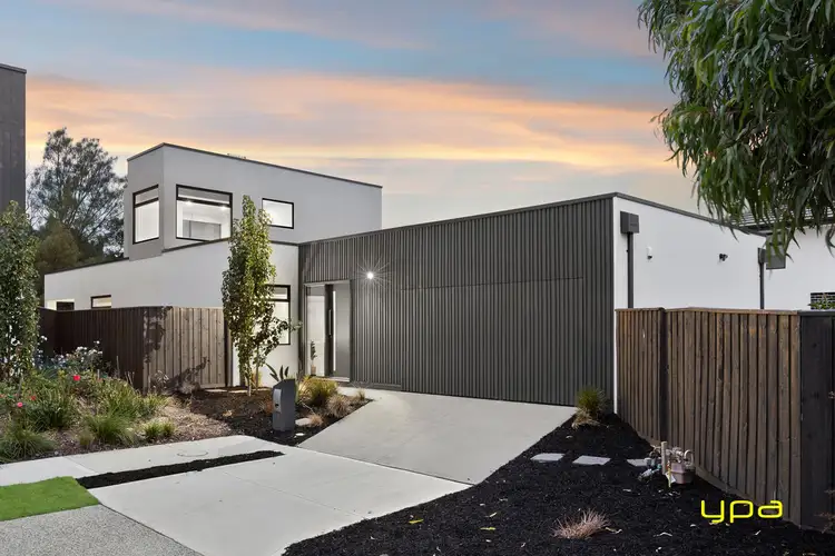 8 Ritz View, Cranbourne North VIC 3977