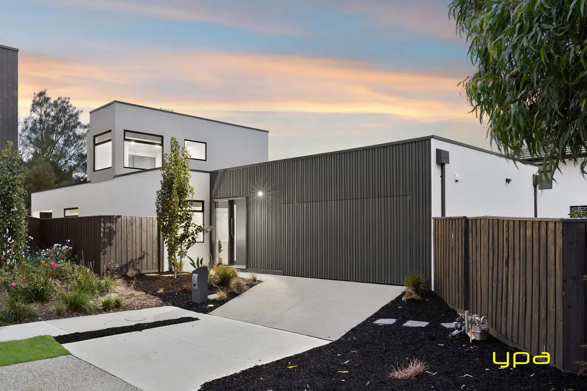 Main view of Homely house listing, 8 Ritz View, Cranbourne North VIC 3977