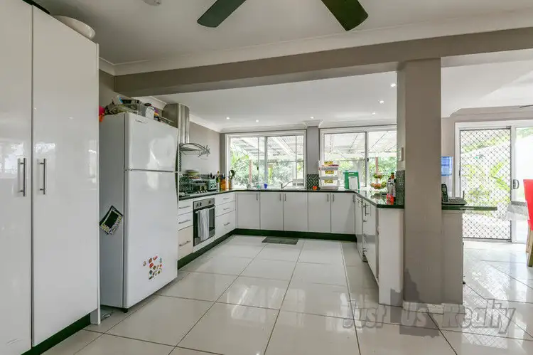 93 Lakeview Drive, Alloway QLD 4670