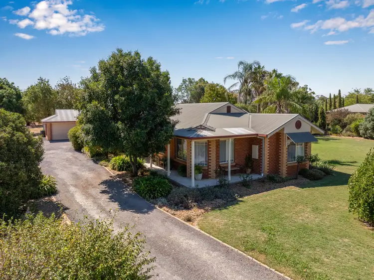 15 Rose Place, Waldara VIC 3678