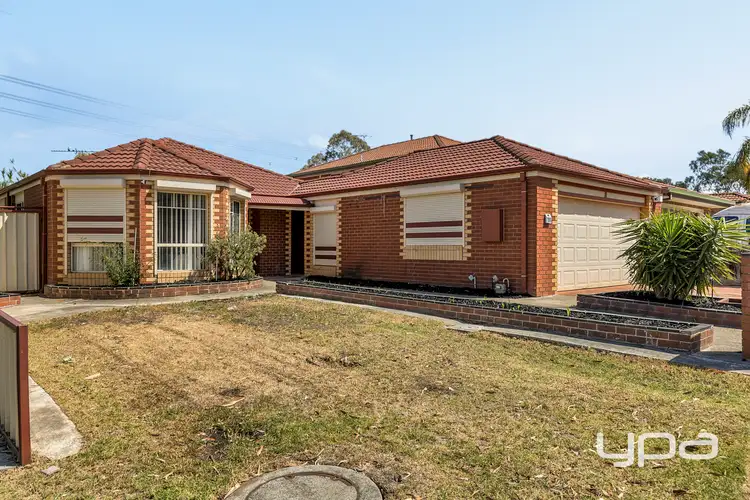 11 Kingsford Way, Roxburgh Park VIC 3064