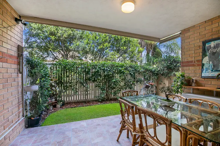 2/169 Flower Street, Northgate QLD 4013