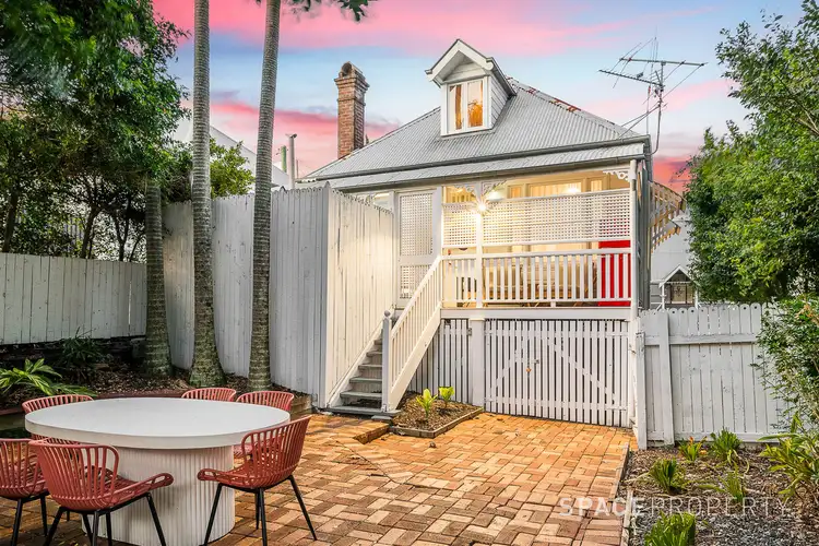 12 Hipwood Street, Spring Hill QLD 4000
