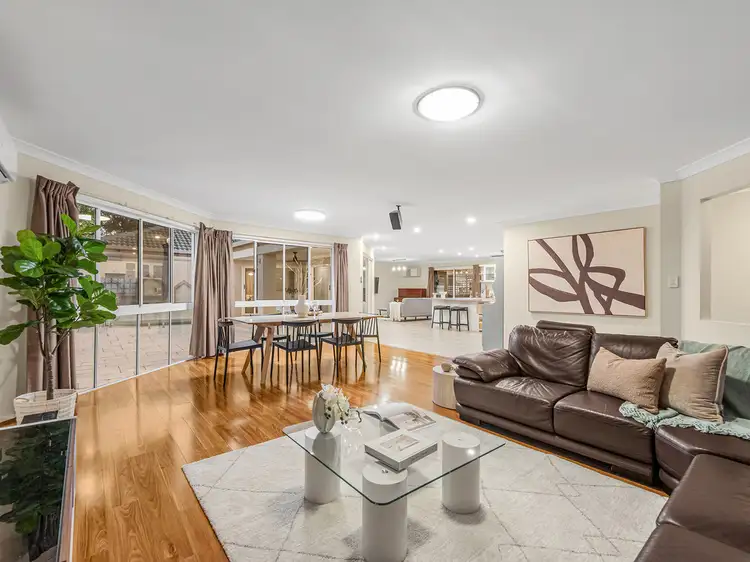7 Mozart Place, Mount Ommaney QLD 4074