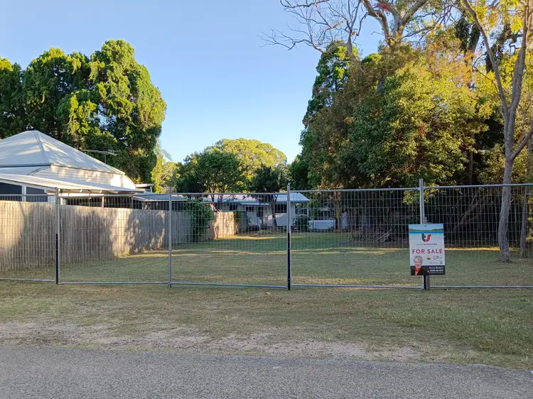 3 Carefree Street, Coochiemudlo Island QLD 4184