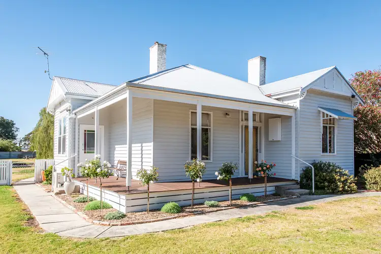 16 Eversley Street, Macarthur VIC 3286