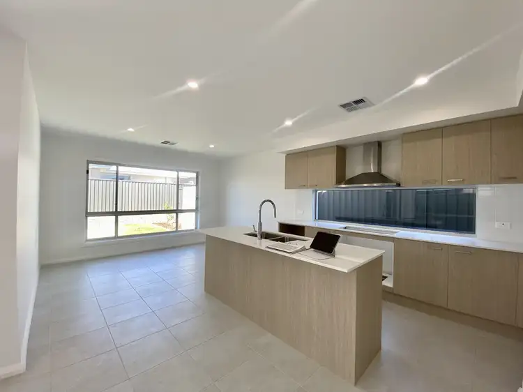 34 Whitrod Avenue, Catherine Field NSW 2557