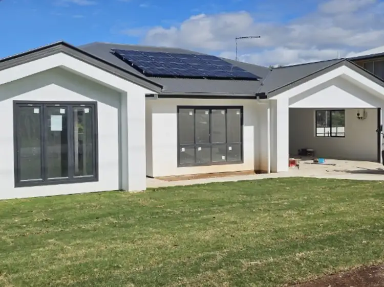 18 Tenanne Street, Russell Island QLD 4184