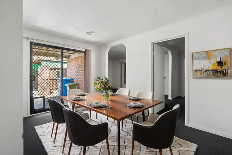 2 Phillip Court, Cranbourne North VIC 3977