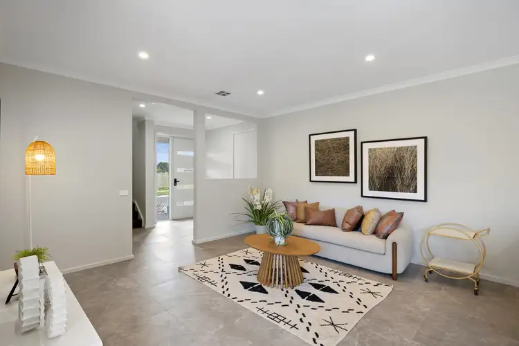 4 Overture Street, Clyde VIC 3978