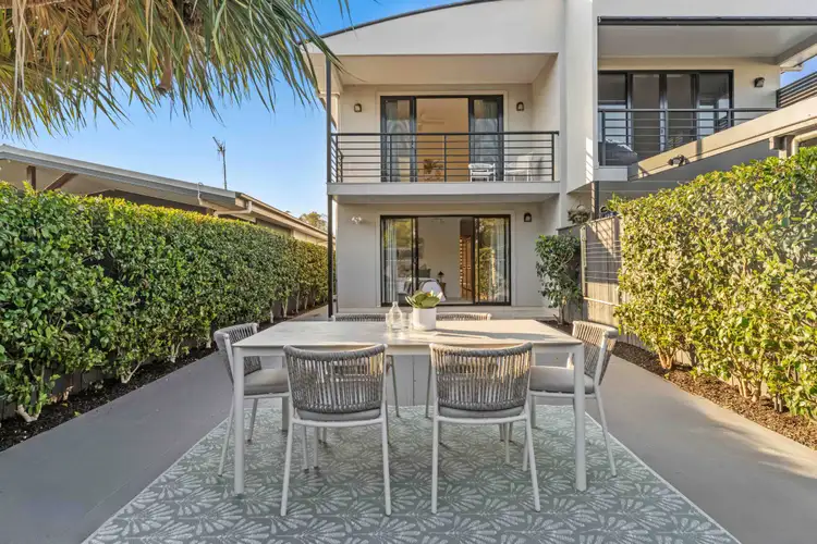2/46 Second Avenue, Palm Beach QLD 4221