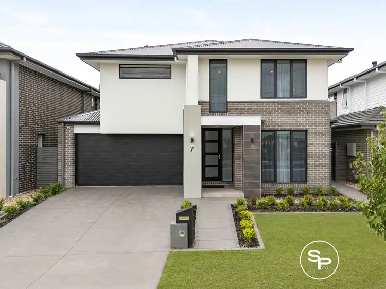 7 Macrossan Street