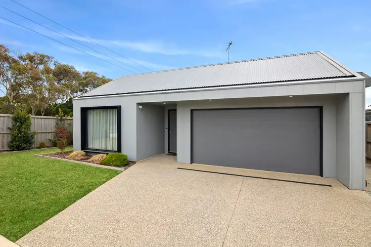 18 Roberts Street, Torquay VIC 3228