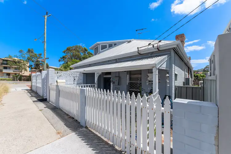 86 Cowle Street