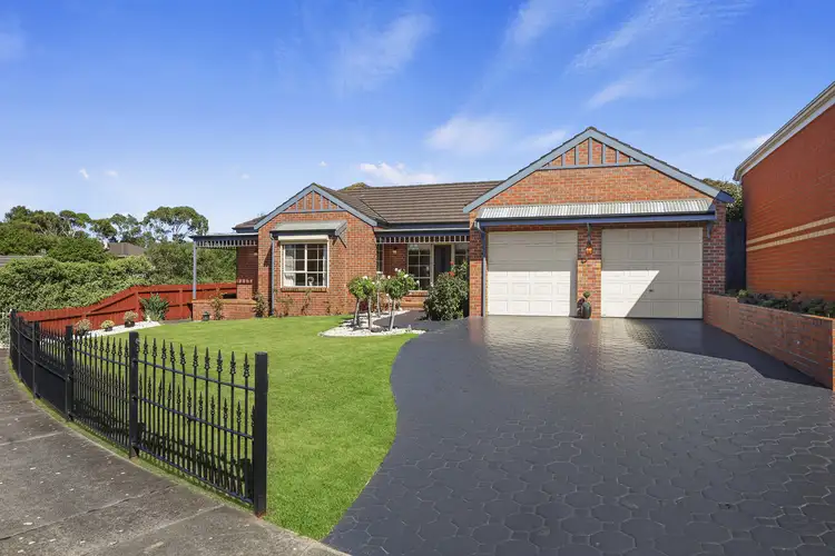 12 Roslyn Close