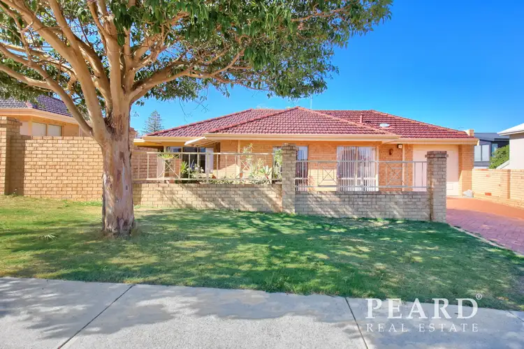 18 Moorland Street, Scarborough WA 6019