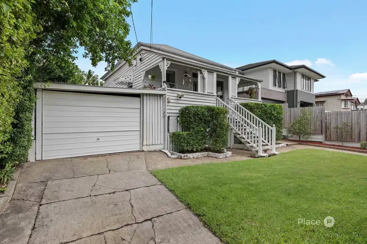 27 Macrossan Avenue, Norman Park QLD 4170