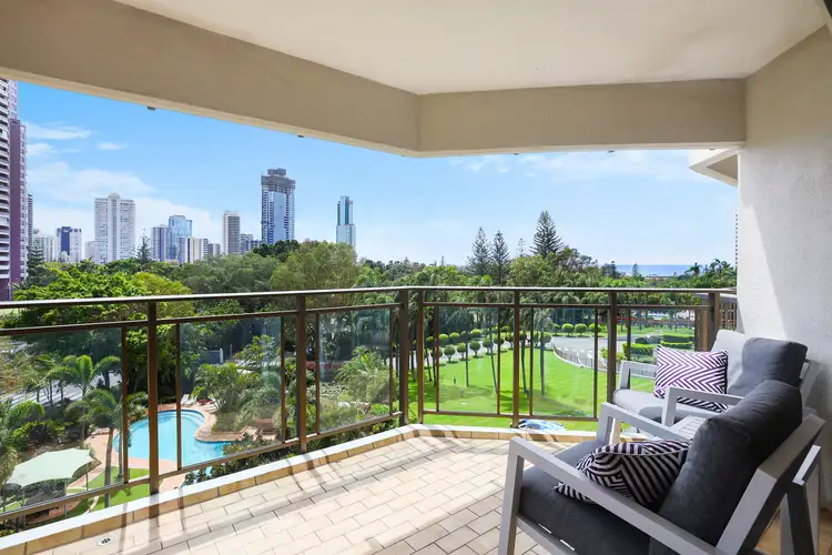 24/8 Admiralty Drive, Paradise Waters QLD 4217