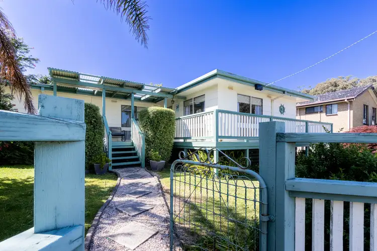 6 Hazel Road