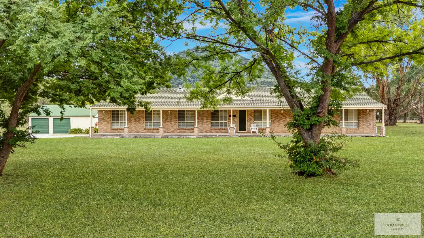 Main view of Homely house listing, 8 Elizabeth Drive, Tamworth NSW 2340