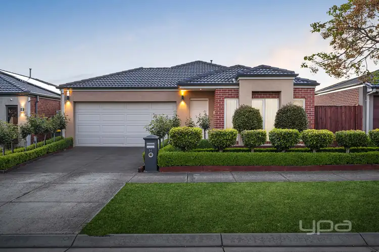 31 Scarlet Drive