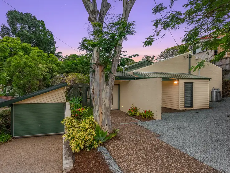 6 Chantilly Street, Chapel Hill QLD 4069