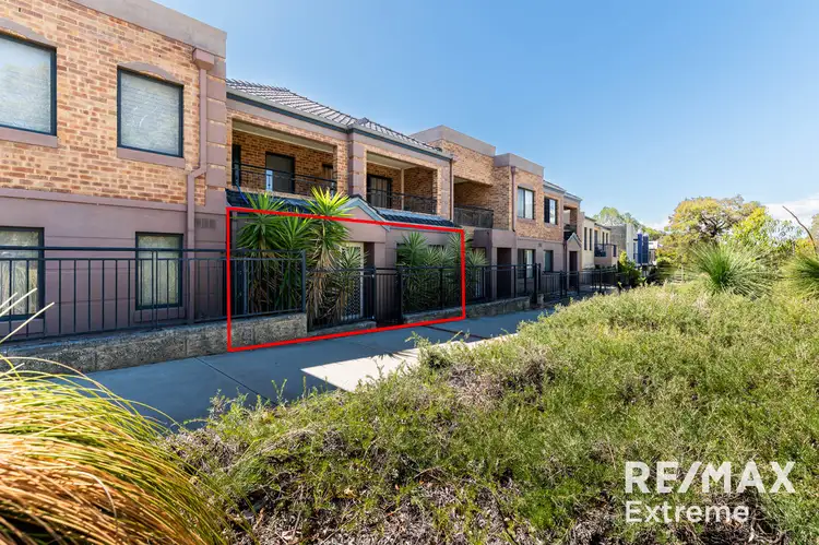 4/9 Lakeside Drive