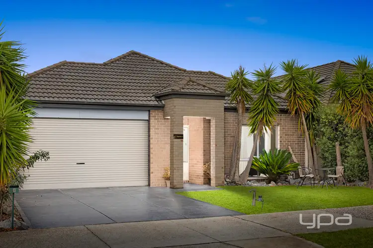 8 Pinoak Street, Point Cook VIC 3030