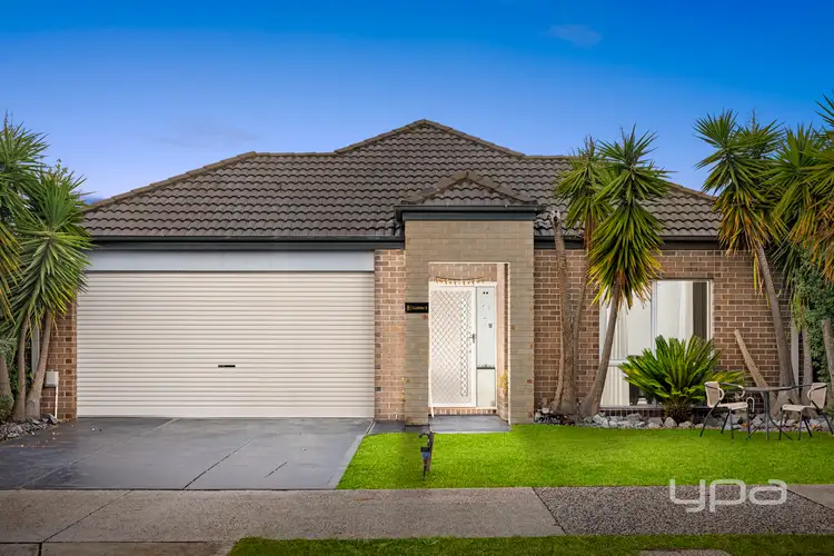 8 Pinoak Street, Point Cook VIC 3030