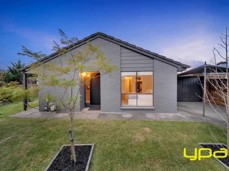 20 Blaxland Avenue, Cranbourne North VIC 3977